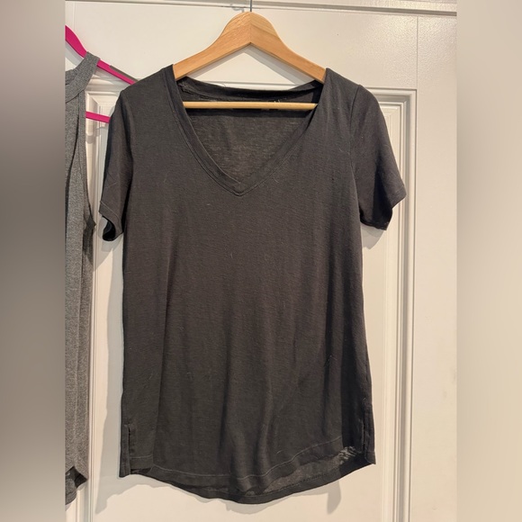 Athleta breezy v-neck tee - Picture 4 of 6